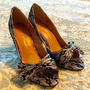 Lace heels, size 7W. Worn once.